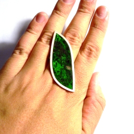 Fulla: jaspí verd i plata / Leaf: green jasper and silver